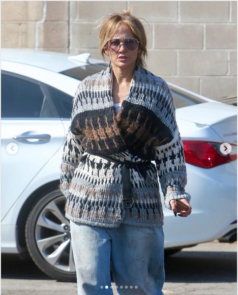 Dženifer Lopez u džemperu koji skoro svaka Srpkinja ima 2.png