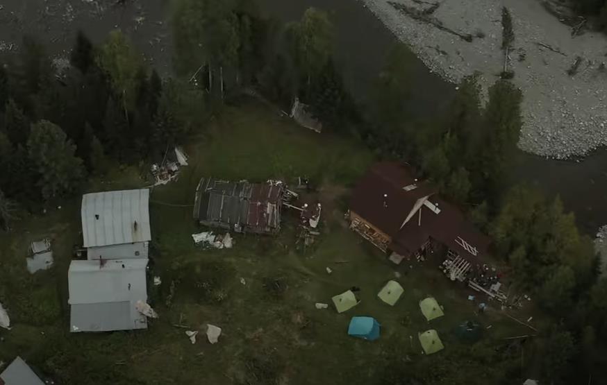 Porodica Likov život provela u šumi u Sibiru 2.png