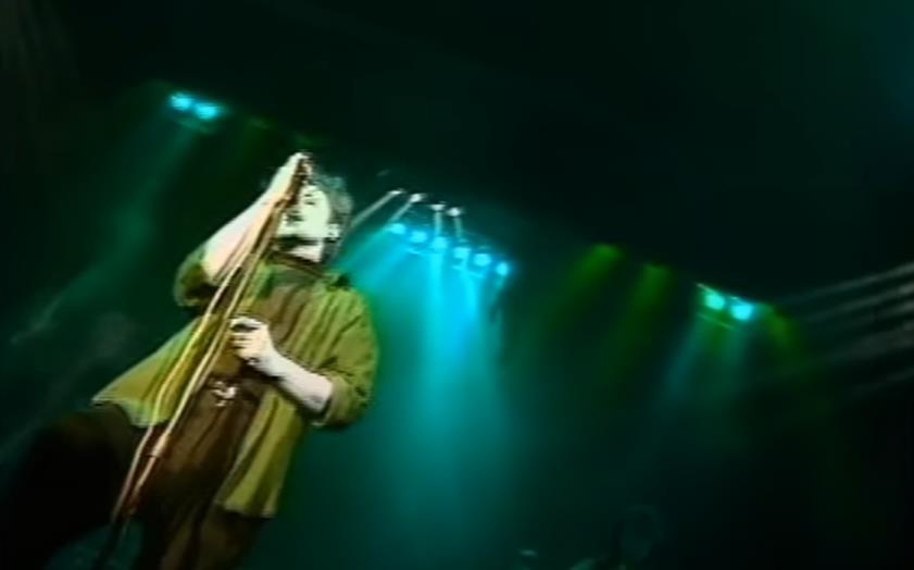 Prljavo kazalište izvodi pesmu Tu noć kad si se udavala