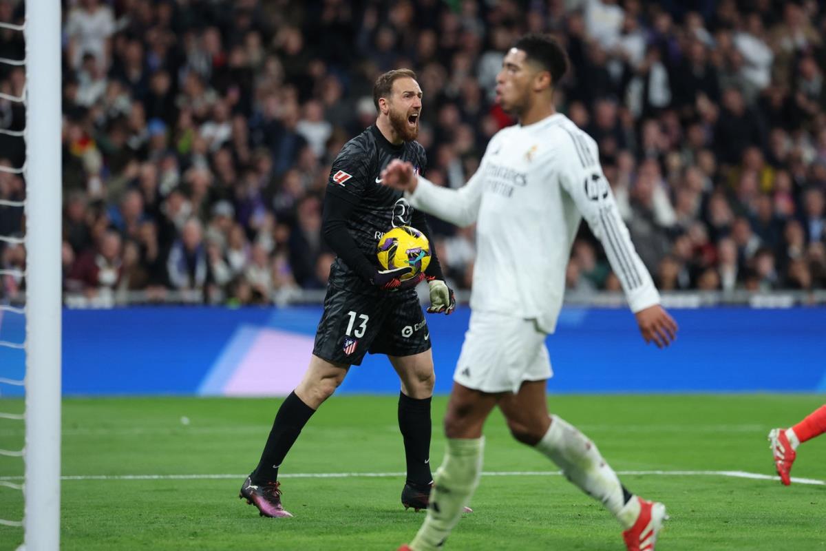 Belingem uhvaćen u nezgodnoj pozi sa devojkom