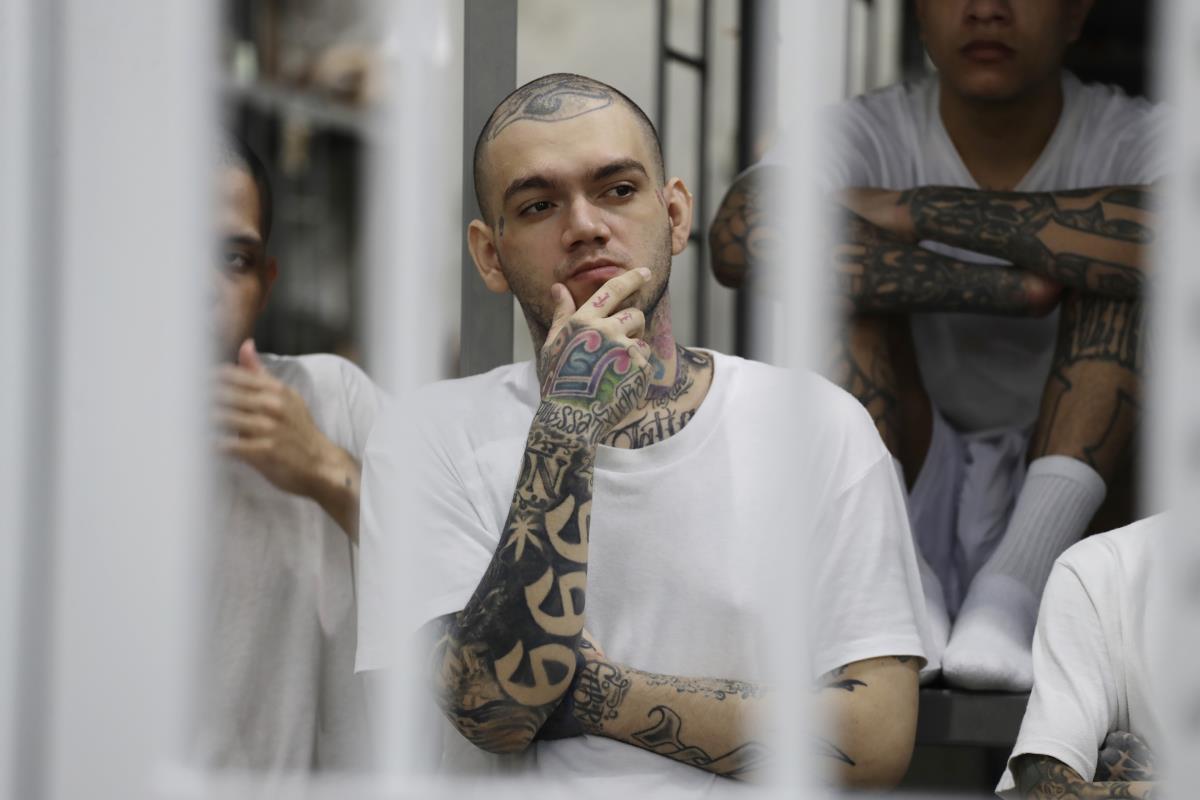 miki01 EPA Rodrigo Sura.jpg