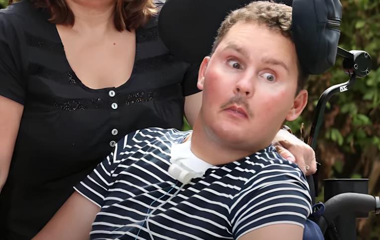 Iz zabave pojeo puža golaća pa 420 dana proveo u komi: Do kraja života hranio se preko cjevčica