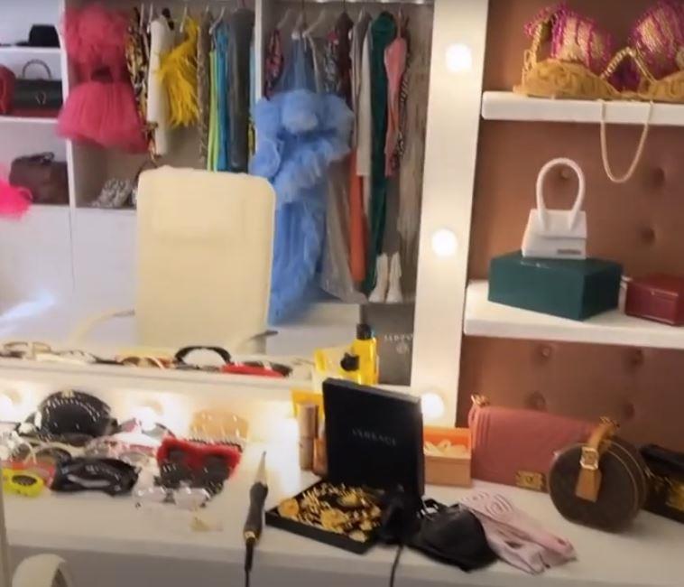 2025-02-11 09_21_31-Jelena Karleuša garderober - Google претрага.jpg