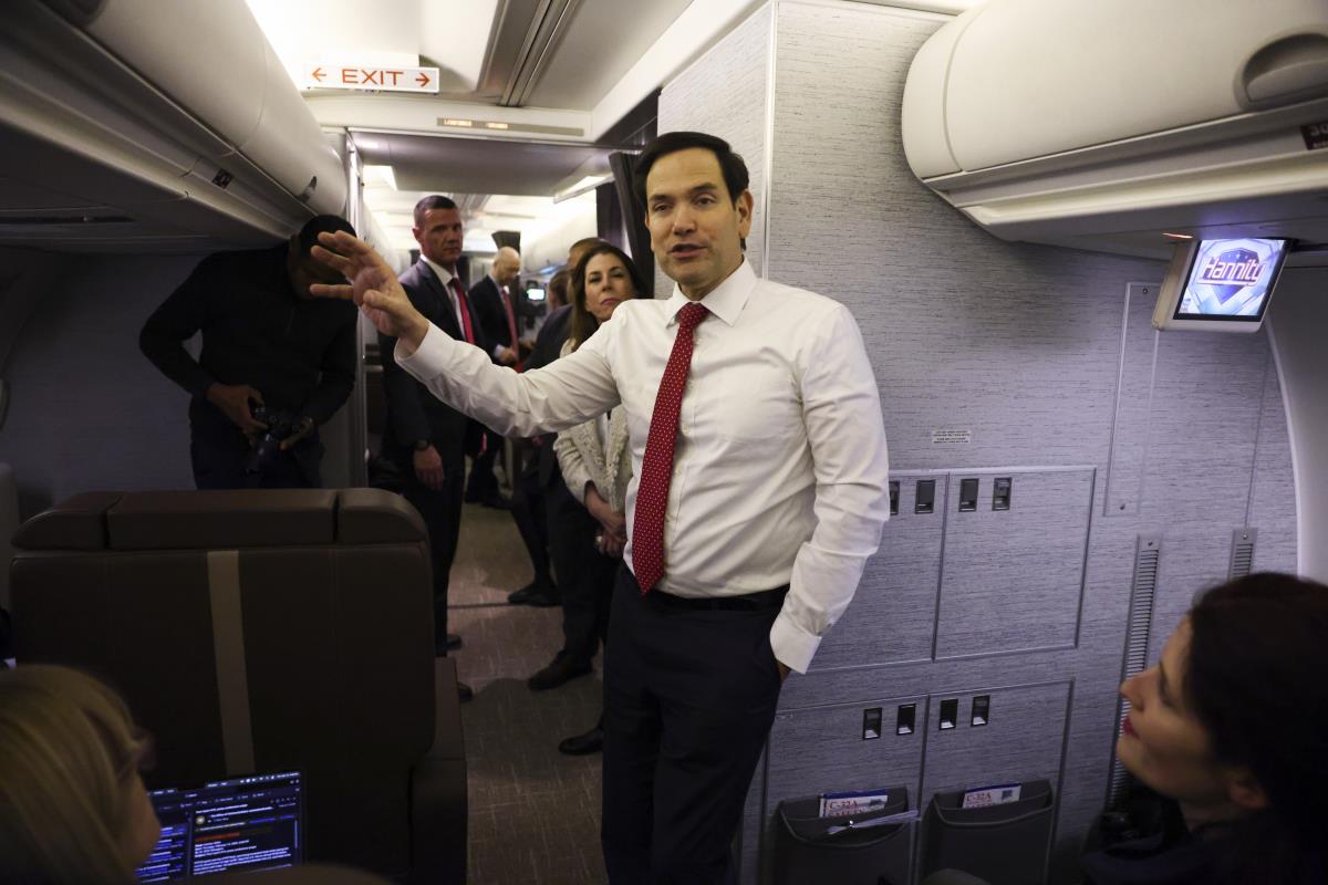 x01 AP Evelyn Hockstein.jpg