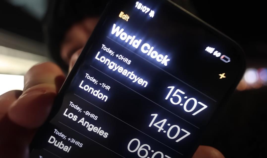 Sajmon Vilson posetio Longjerbijen 7.jpg