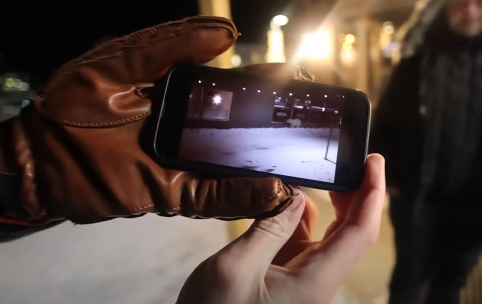 Sajmon Vilson posetio Longjerbijen 6.png