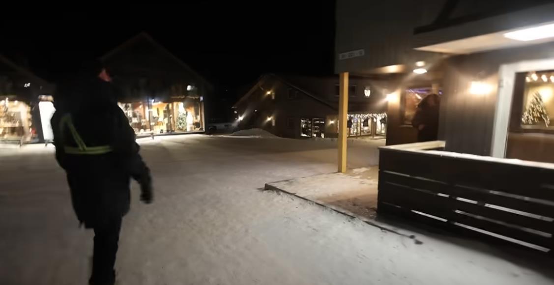 Sajmon Vilson posetio Longjerbijen 5.png