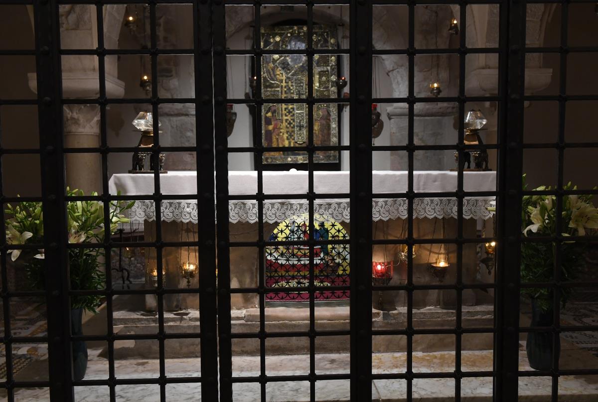 Grob Svetog Nikole u crkvi u Bariju