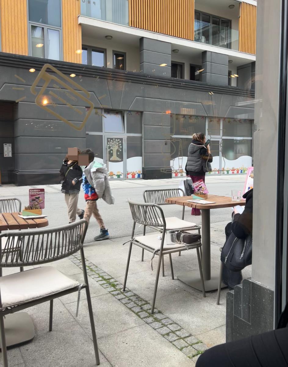 Sandra Afrika u kućnom izdanju bez trunke šminke