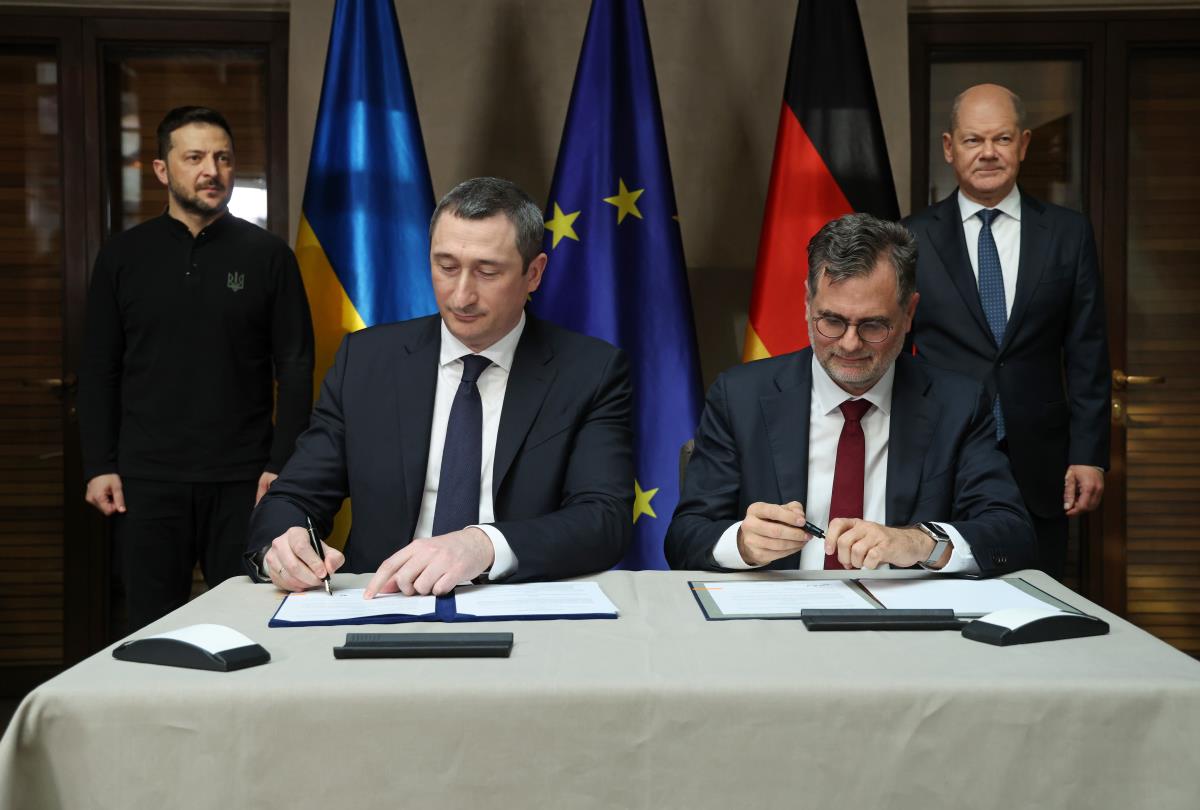 minhen02 EPA Sean Gallup  Pool.jpg