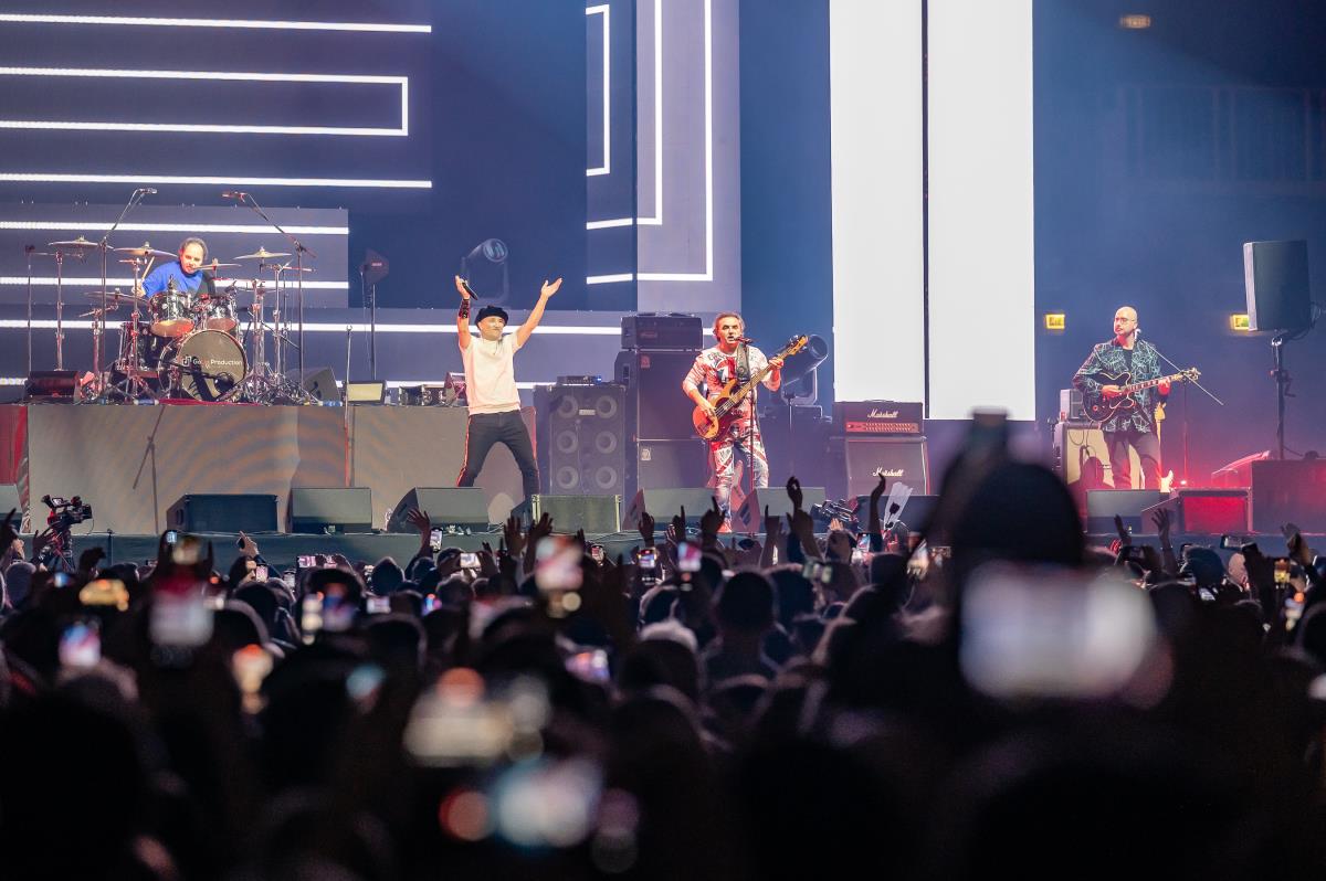 001 Plavi Orkestar.jpg