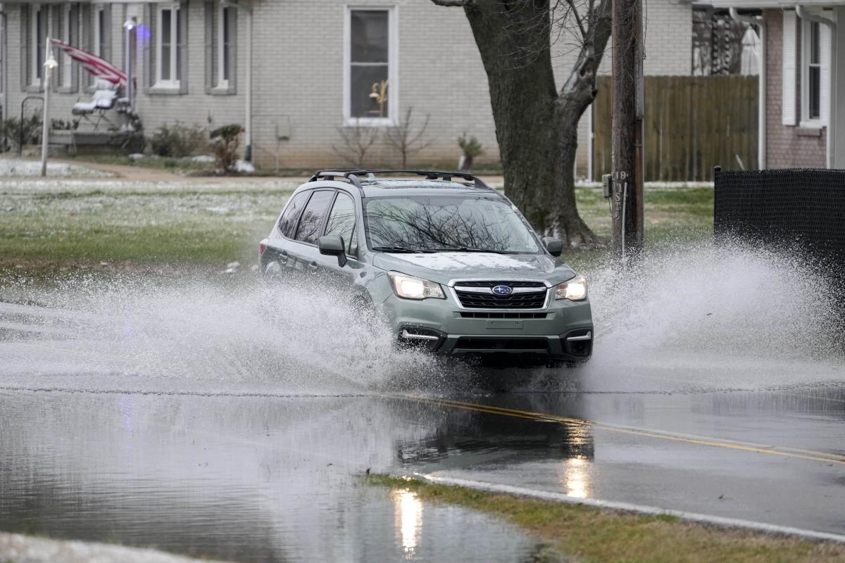 s01 AP George Walker Iv.jpg