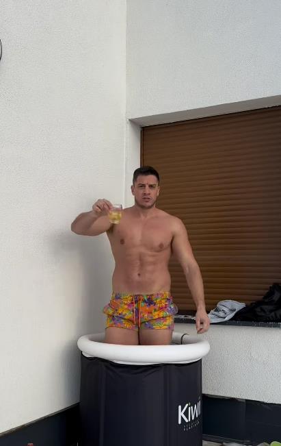 David Dragojević ne prestaje sa golotinjom