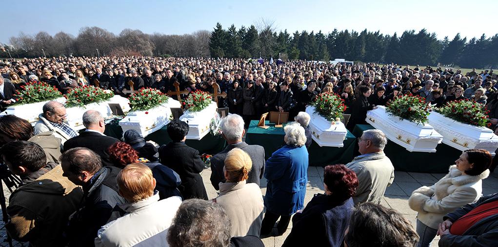Sahrana zrtava pozara u kafe Laundz foto Dado Djilas 7.jpg