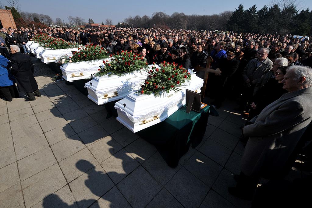 Sahrana zrtava pozara u kafe Laundz foto Dado Djilas 9.jpg