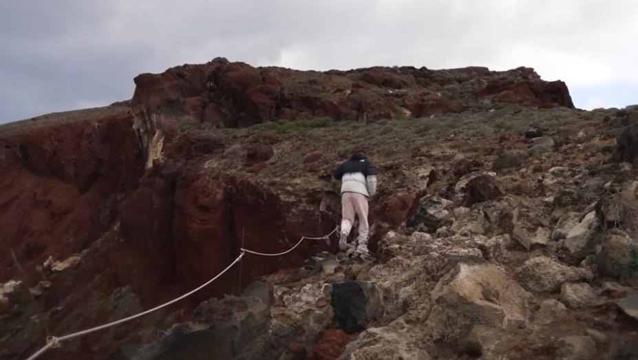 Jutjuber Đanelis posetio zabranjenu Crvenu plažu 3.png