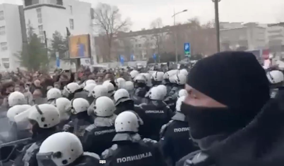  Žarko Mićin nakon izbora: Povređeno 5 policajaca, bacani su čak i noževi na njih