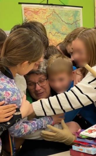 2025-02-26 08_30_22-Jeste li znali_ _ Odlazak spremačice Biserke u penziju. Učenici 4.a razreda odlu.png