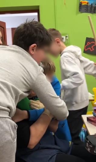 2025-02-26 08_31_26-Jeste li znali_ _ Odlazak spremačice Biserke u penziju. Učenici 4.a razreda odlu.png