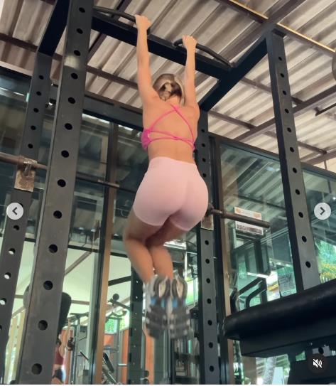 Zara MekDermont na Tajlandu 15.png