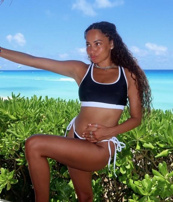 Bikini fotografije Amber Džil