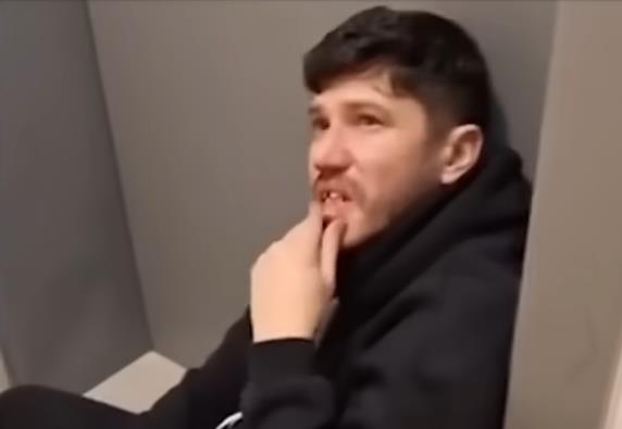 Legendarni fudbaler spiskao sve pare, majka ga izdržava