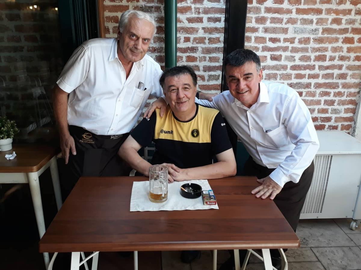 U mom zavičaju, kod Cvetka, na po jednu- uz Voju i Stevu.jpg