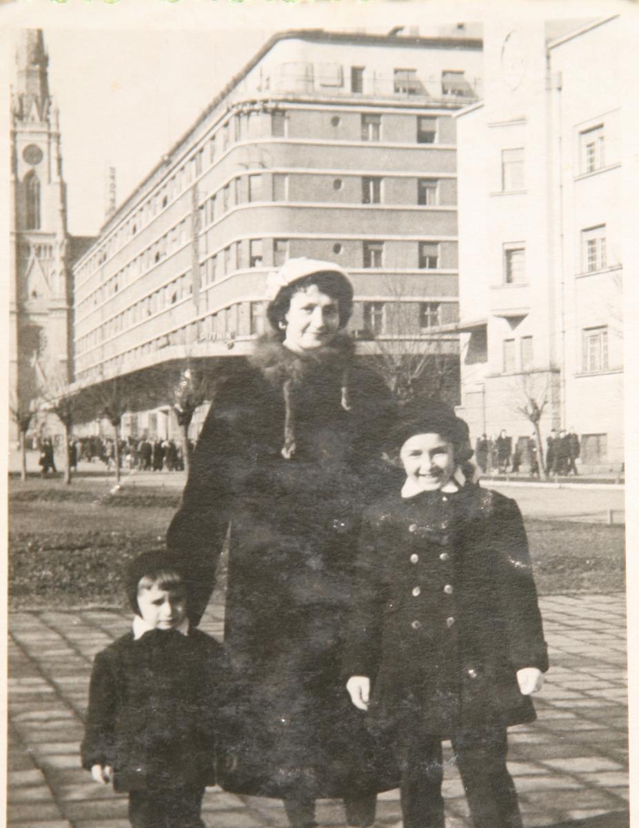 sasa popovic kao dete foto privatna arhiva (1).JPG