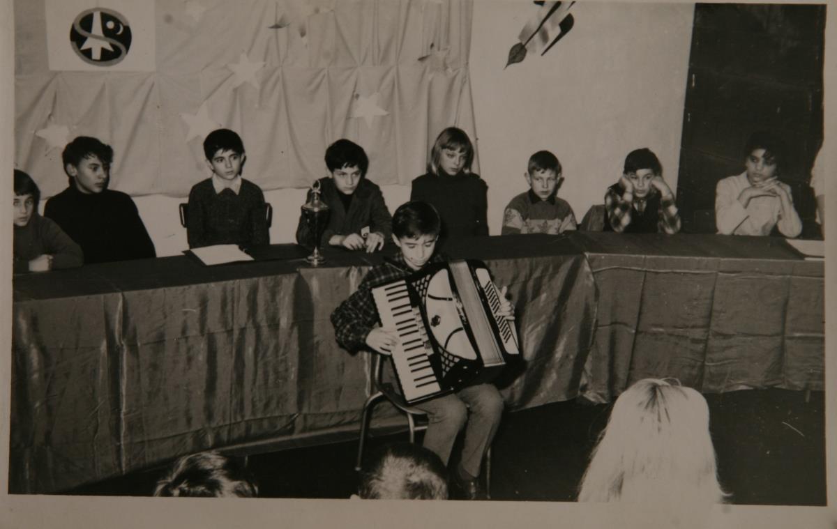 sasa popovic kao dete foto privatna arhiva (2).JPG