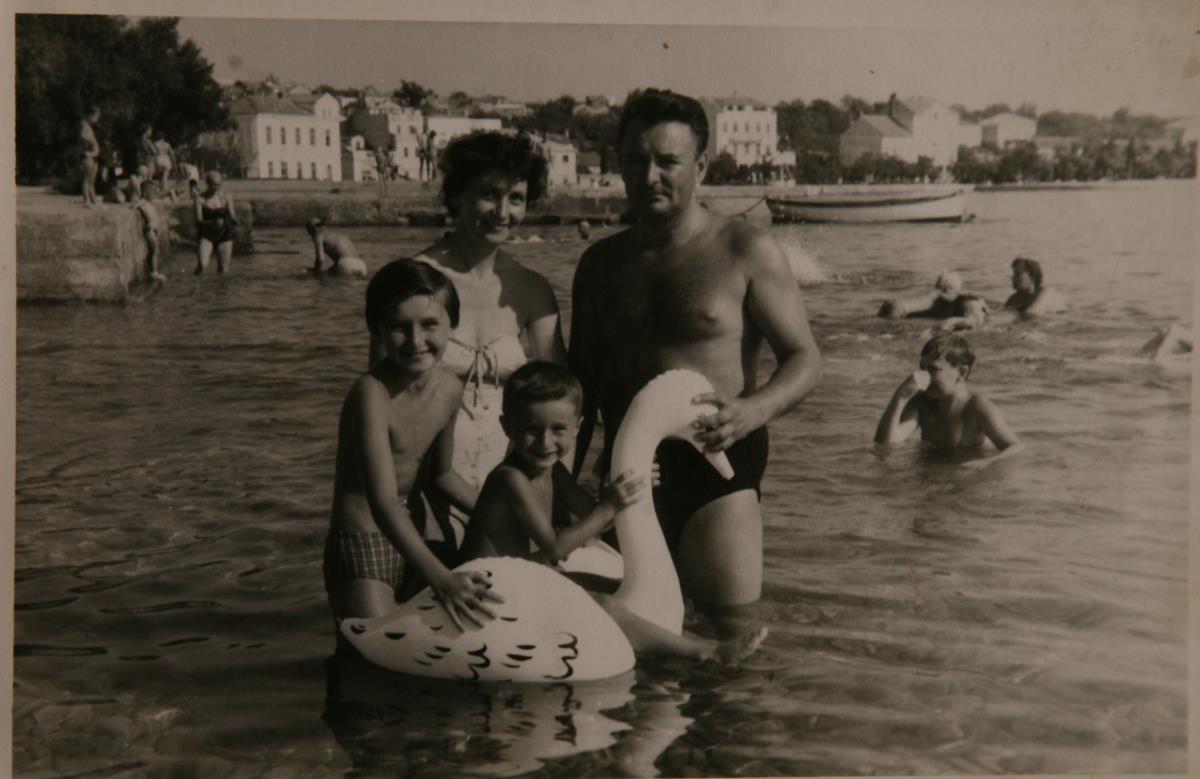 sasa popovic kao dete foto privatna arhiva (3).JPG