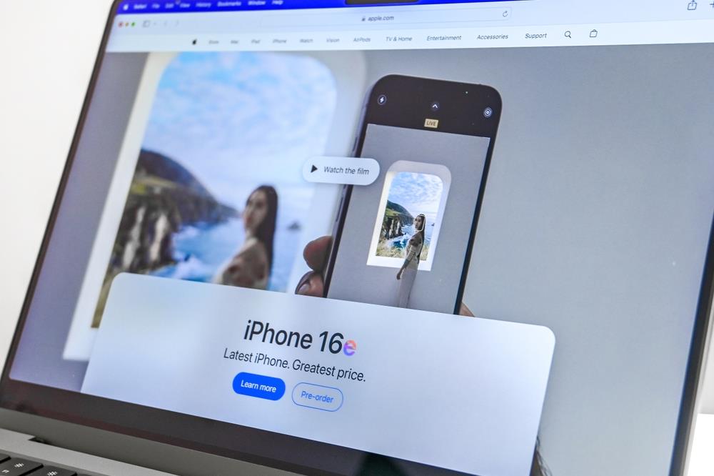 Apple iPhone 16e 001.jpg