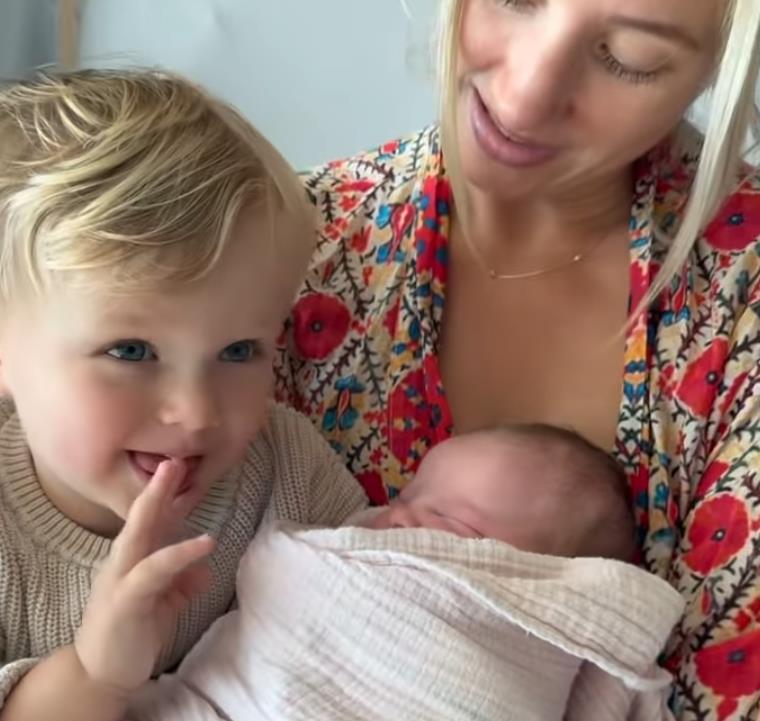 Rod Stjuart dobio unuku (5).jpg