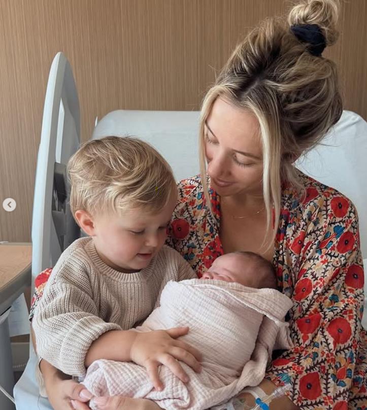 Rod Stjuart dobio unuku (2).png