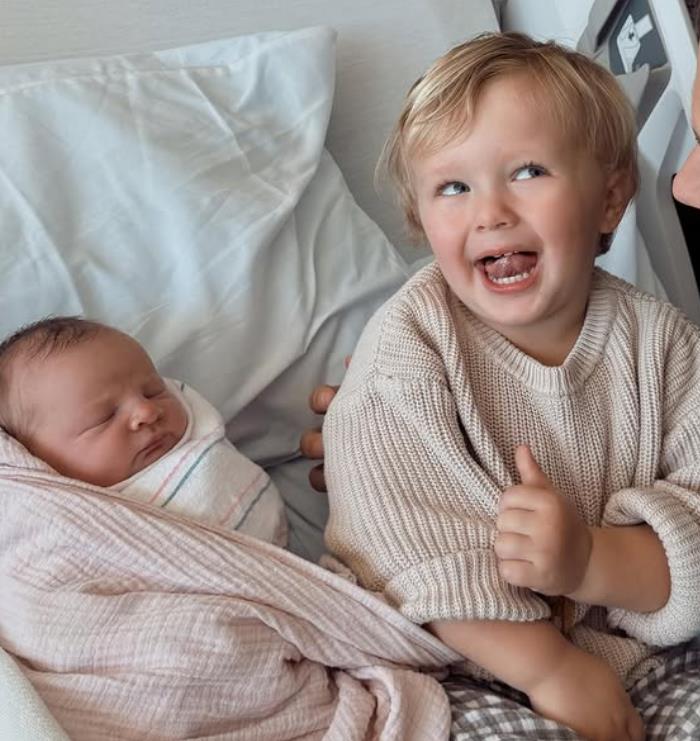 Rod Stjuart dobio unuku (4).png