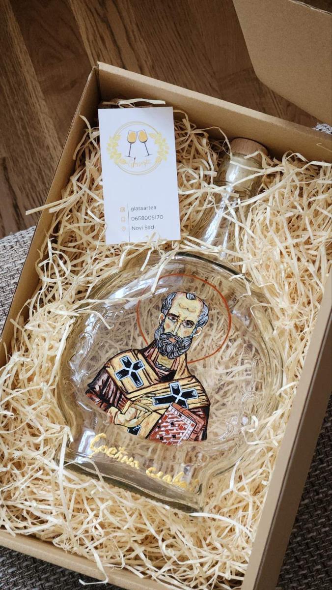 Ova Novosađanka danju nosi beli mantil, a uveče rukama stvara čudesa