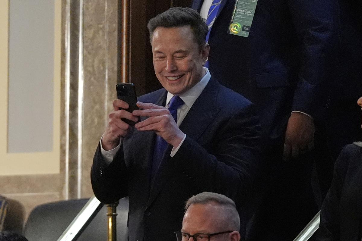 musk01 AP Julia Demaree Nikhinson.jpg