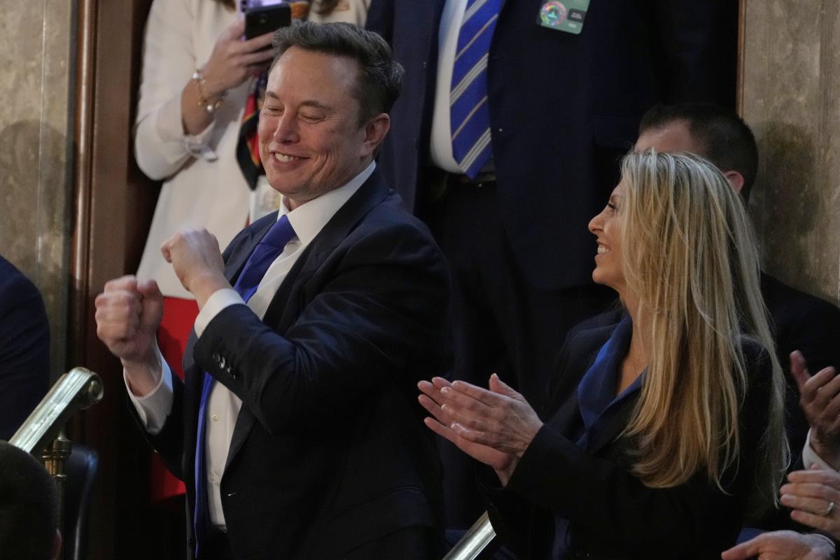 musk02 AP Julia Demaree Nikhinson.jpg