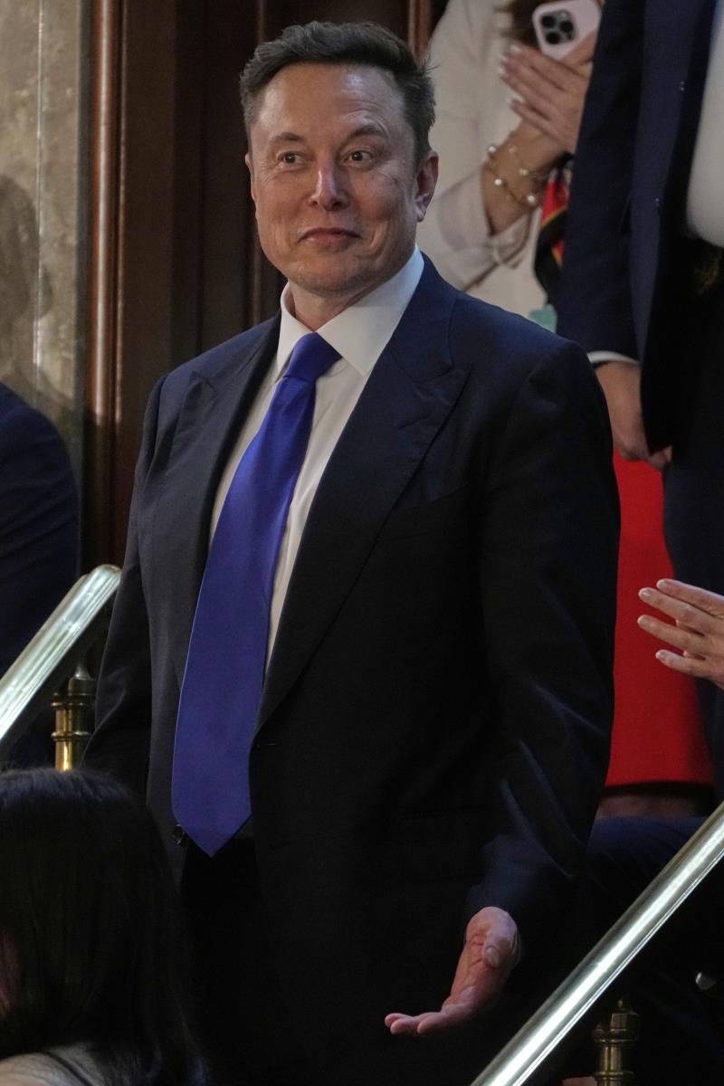 musk04 AP Julia Demaree Nikhinson.jpg