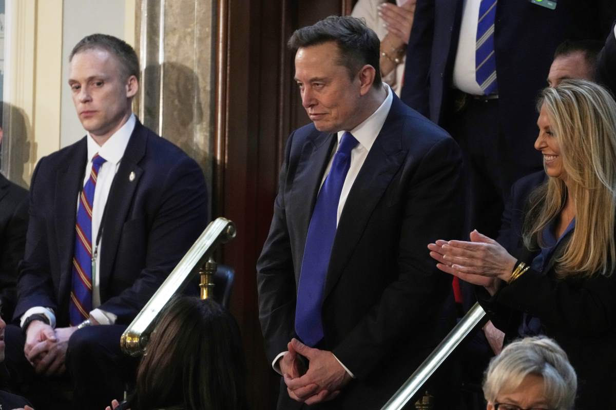 musk06 AP Julia Demaree Nikhinson.jpg