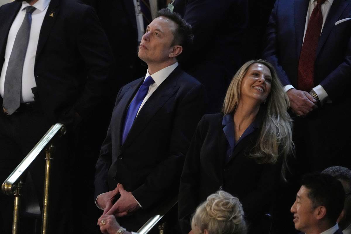 musk08 AP Julia Demaree Nikhinson.jpg