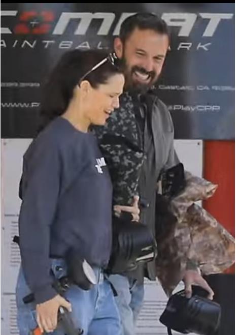 Dženifer Garner i Ben Aflek na pejntbolu3.png