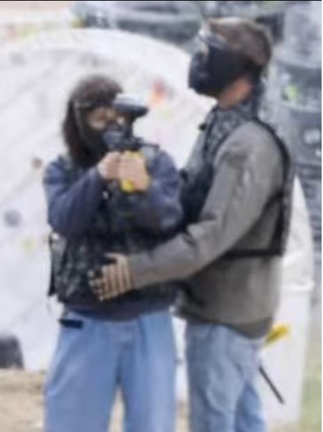 Dženifer Garner i Ben Aflek na pejntbolu 1.png