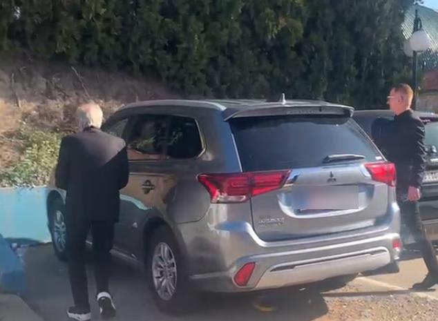 2025-03-06 09_30_21-WhatsApp.png