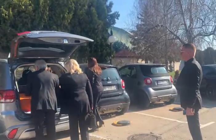 2025-03-06 09_30_16-WhatsApp.png