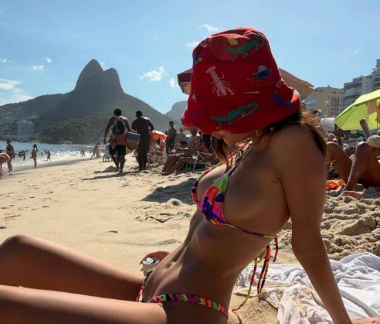 Emili Ratajkovski na karnevalu u Riju