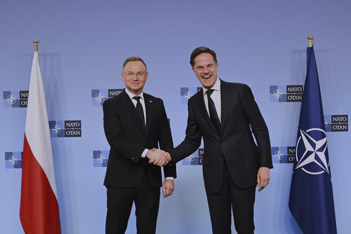 macorn02 AP Harry Nakos.jpg