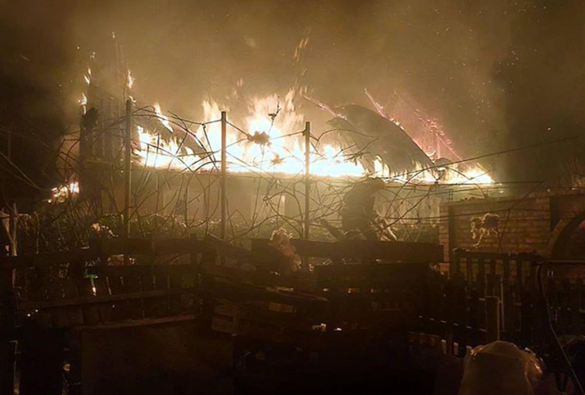 GlarziwXMAAC3iz copy.jpg