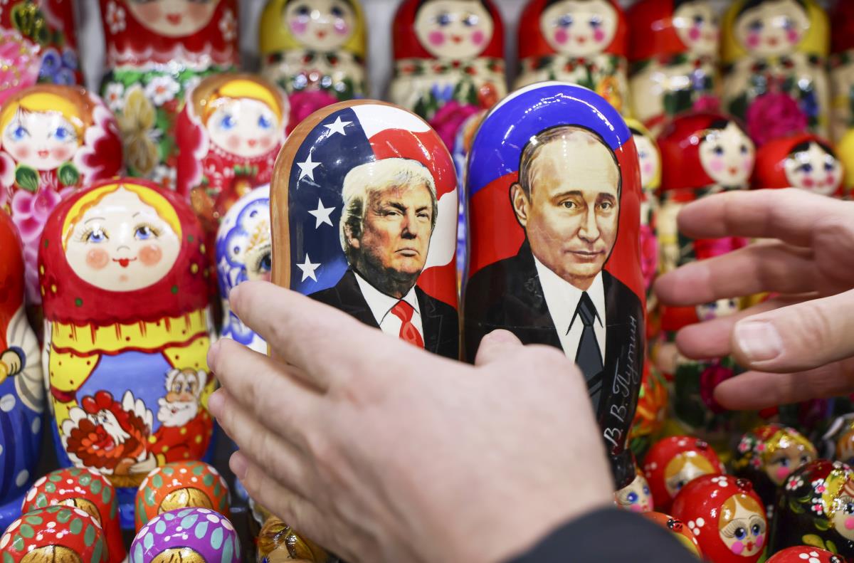 tramp01 EPA Maxim Shipenkov.jpg