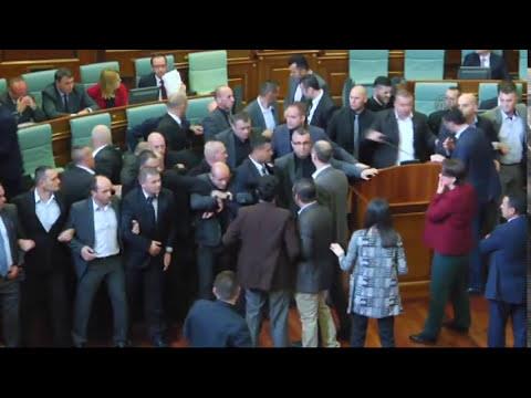 OVU SRAMAN ČIN KURTIJA JE SRPSKA OPOZICIJA OPONAŠALA: Pogledajte kako je leteo suzavac u tzv. Skupšt