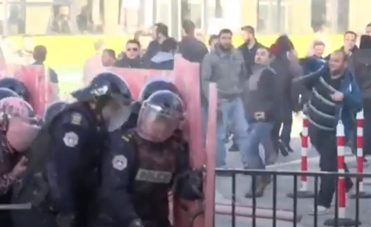 Kurti Samoopredeljenje Policija.jpg